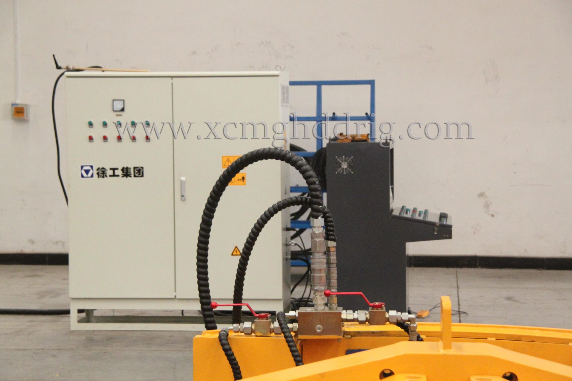 Micro tunnelling pipe machine