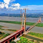 XCMG's super-large tower helps top out the tallest main tower of the Ma'anshan Yangtze River Highway-Rail Bridge